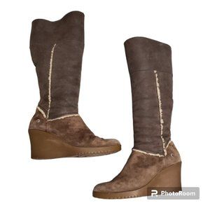 Ugg Australia Sandra sz 9 sheepskin lining wedge suede boots brown
